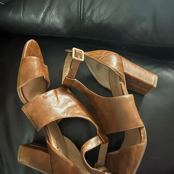 Elegant Brown Women's Heeled Sandals - Picture 4 of 8